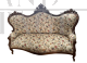 Divano antico intagliato in tessuto floreale                            