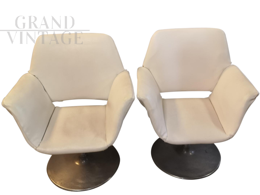 2 space age 70's armchairs in white leather