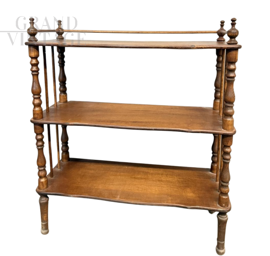Étagère whatnot open bookcase from the early 1900s with turned details
