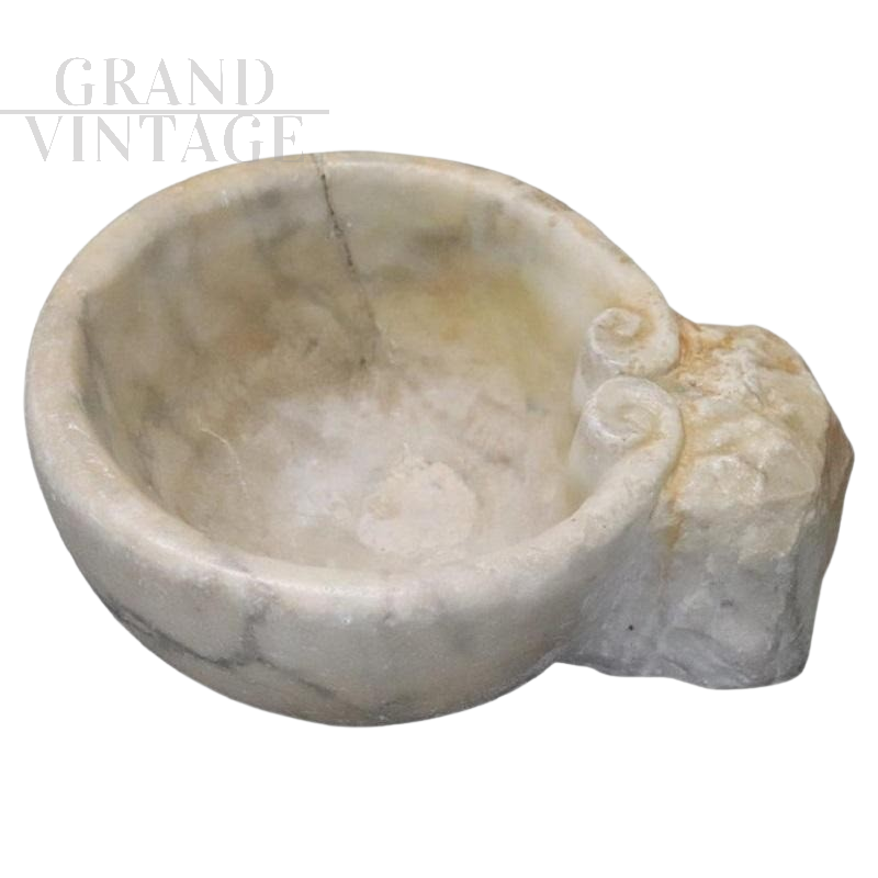 Antique stoup in Carrara marble from the 18th century