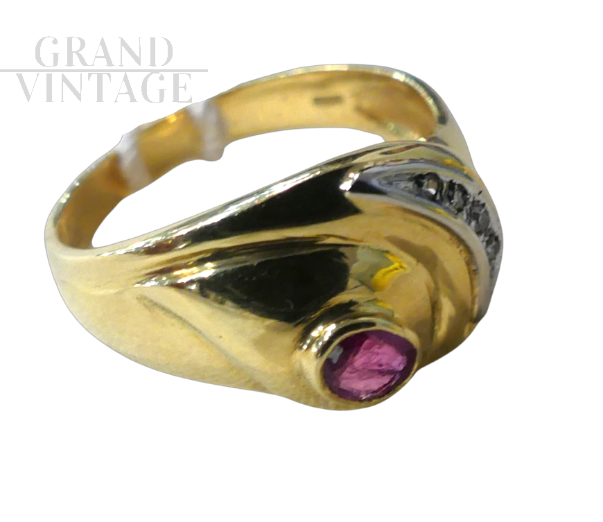 80s ring in gold with diamonds and ruby