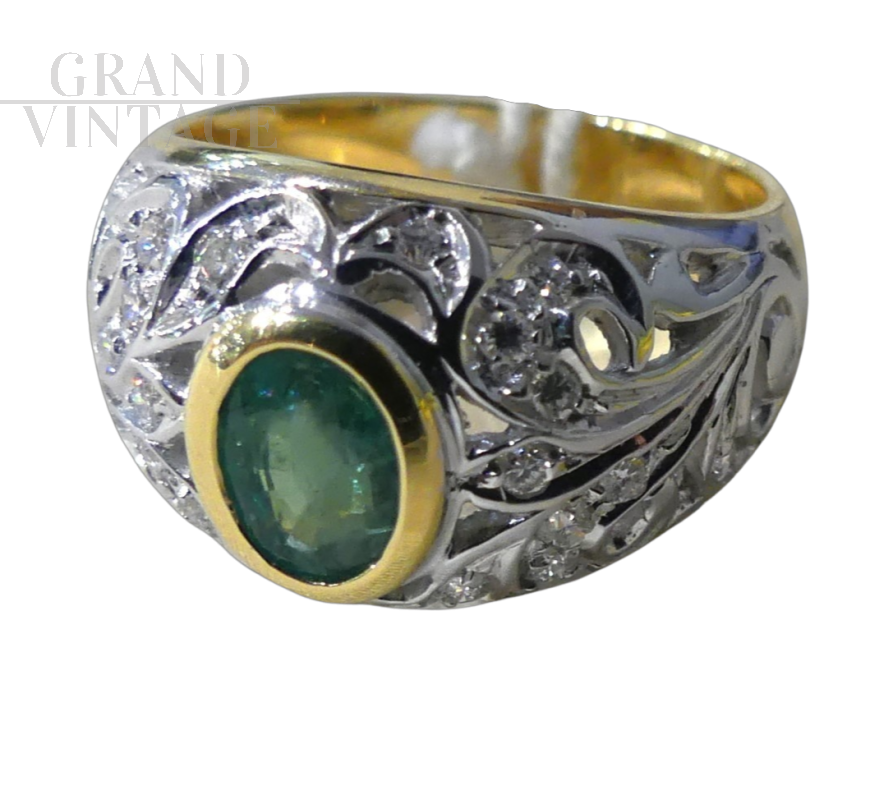 80s ring in gold with diamonds and emerald      