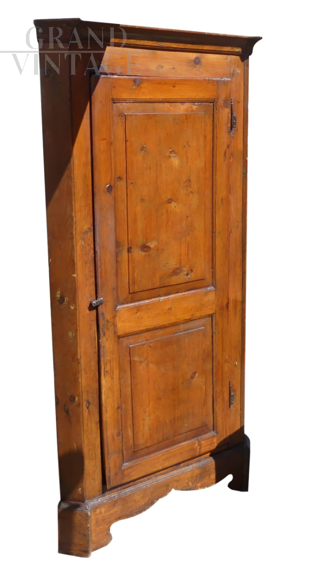 Corner cupboard from the early 20th century, Italian poor art
