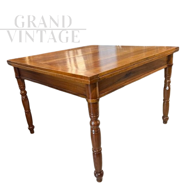 Antique extendable farmhouse Tuscan table in solid walnut, 19th century