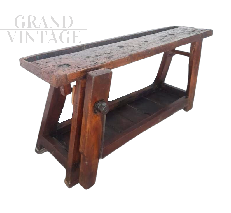 Antique carpenter's bench table from the early 19th century in oak with vice