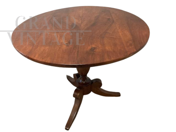 Antique Directoire round table from the early 19th century in solid walnut