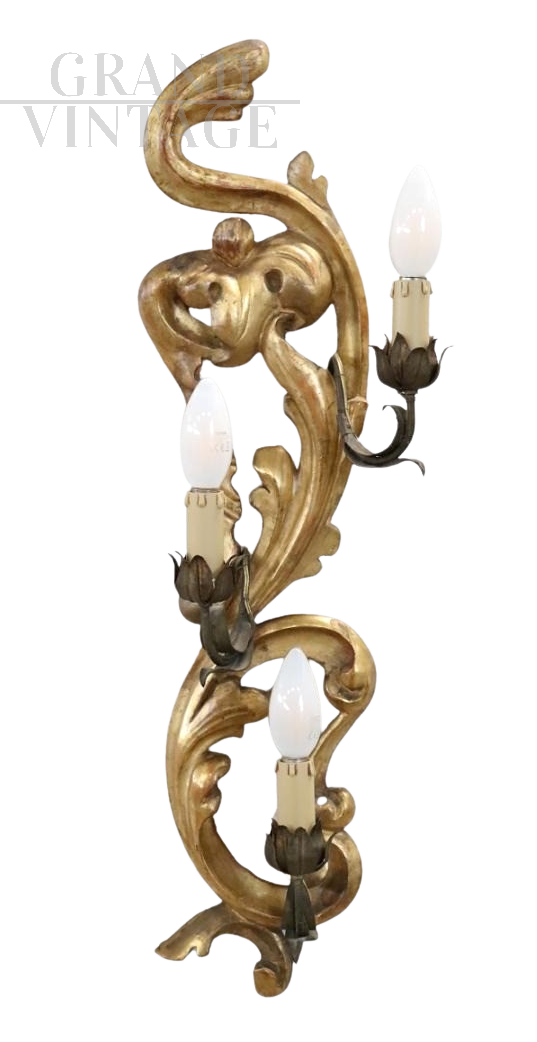 Antique style wall light with 3 light points in gilded wood