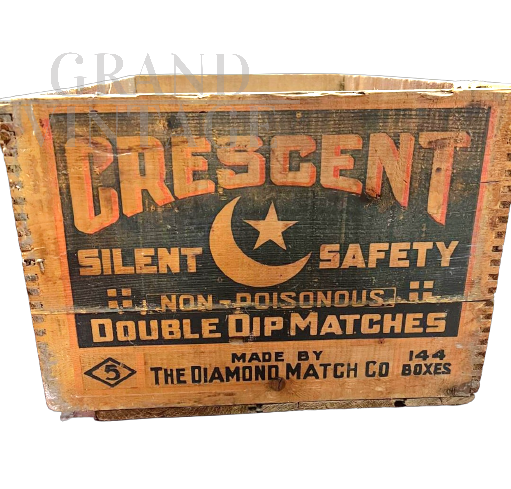 American vintage wooden box from The Diamond Match Co.