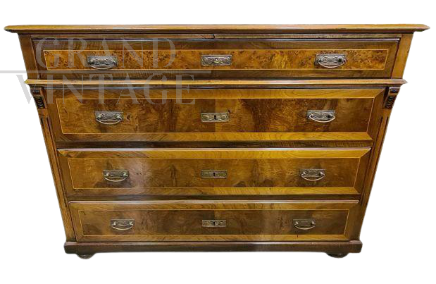 Italian dresser in walnut and briar from the early 20th century