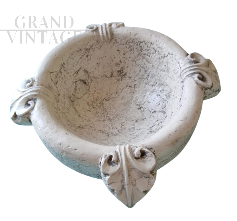 Antique style bowl in white marble