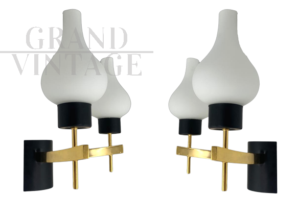 Pair of vintage wall lights attributed to Stilnovo in glass and brass      