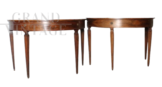 Pair of antique half-moon consoles in walnut, Italy - Parma 1770