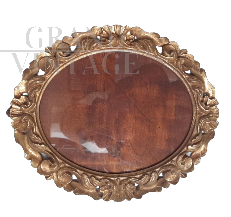 Oval mirror frame in carved and gilded wood, early 20th century    