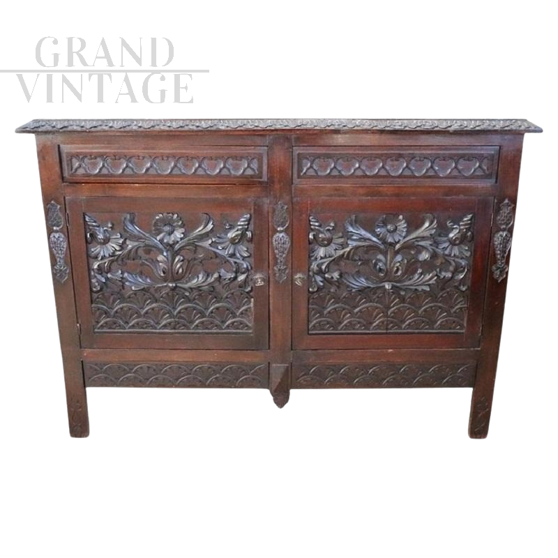 Art Nouveau sideboard in finely carved beech