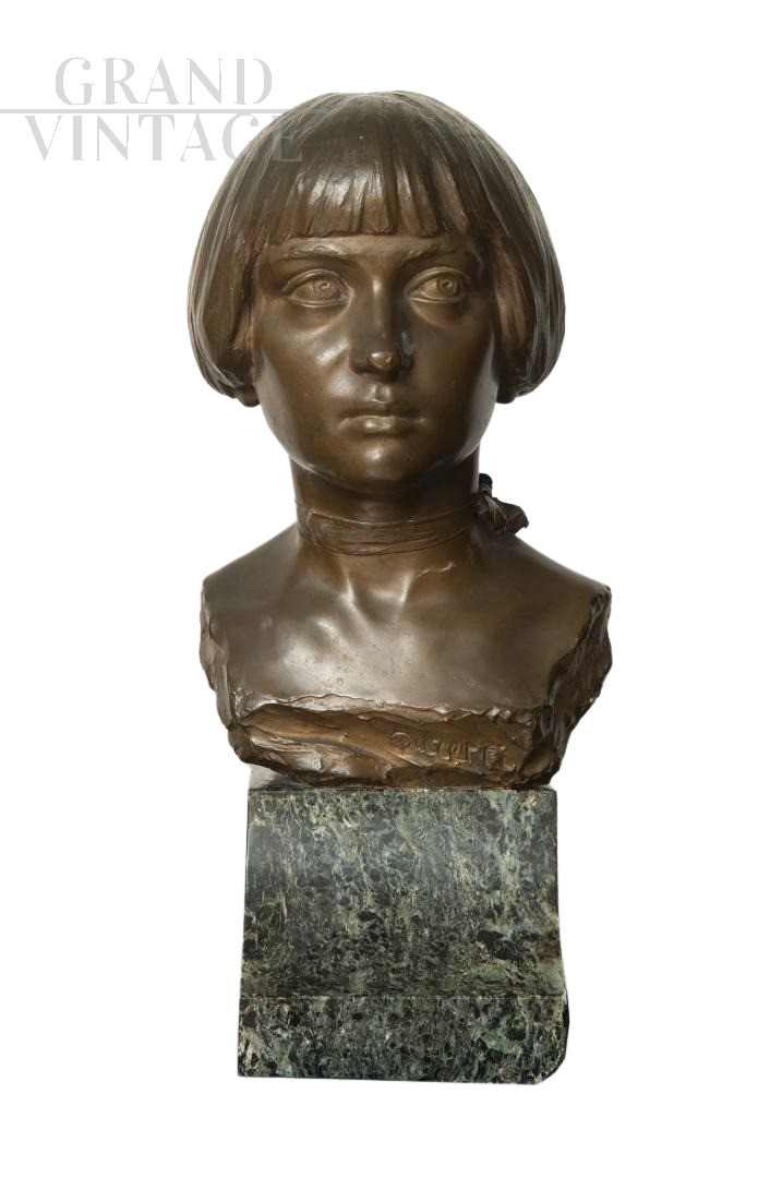 Durarri - Antique bronze sculpture with a woman's bust, France 20th century