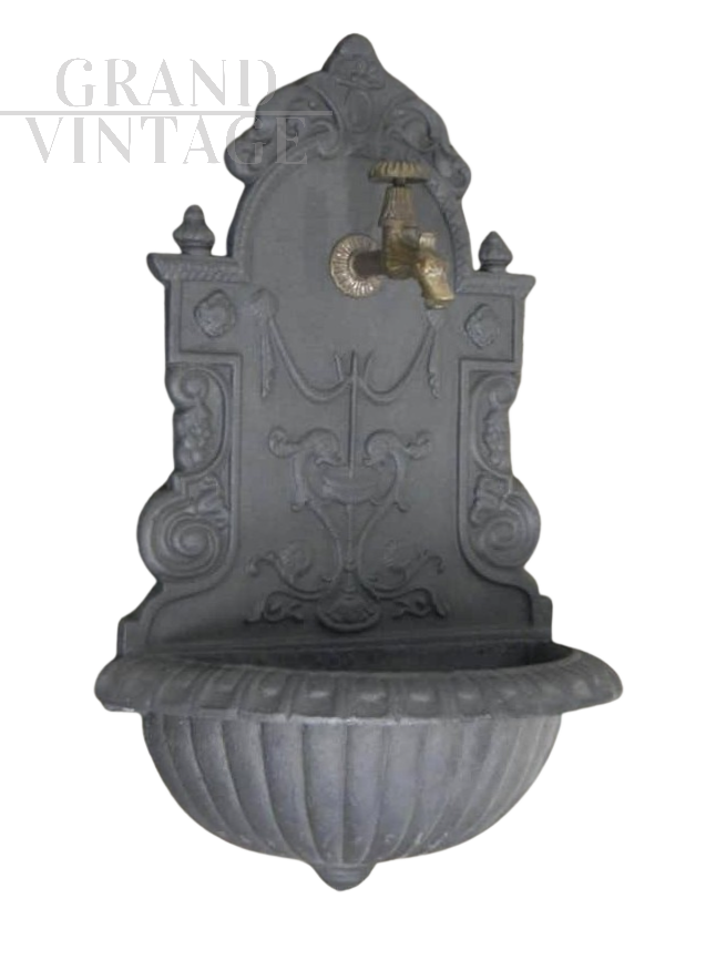 Vintage wall fountain in cast iron, 1990s