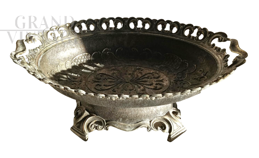 Centerpiece fruit bowl in worked pewter