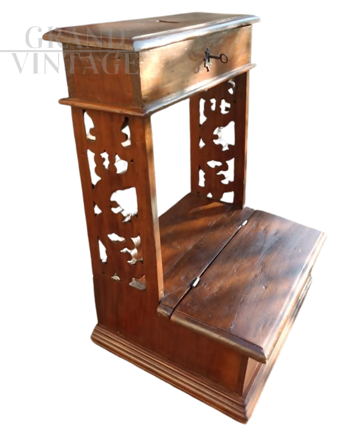 Finely carved 18th century kneeler