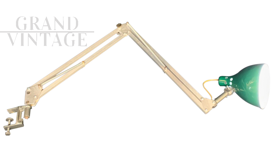 Extendable desk lamp with clamp