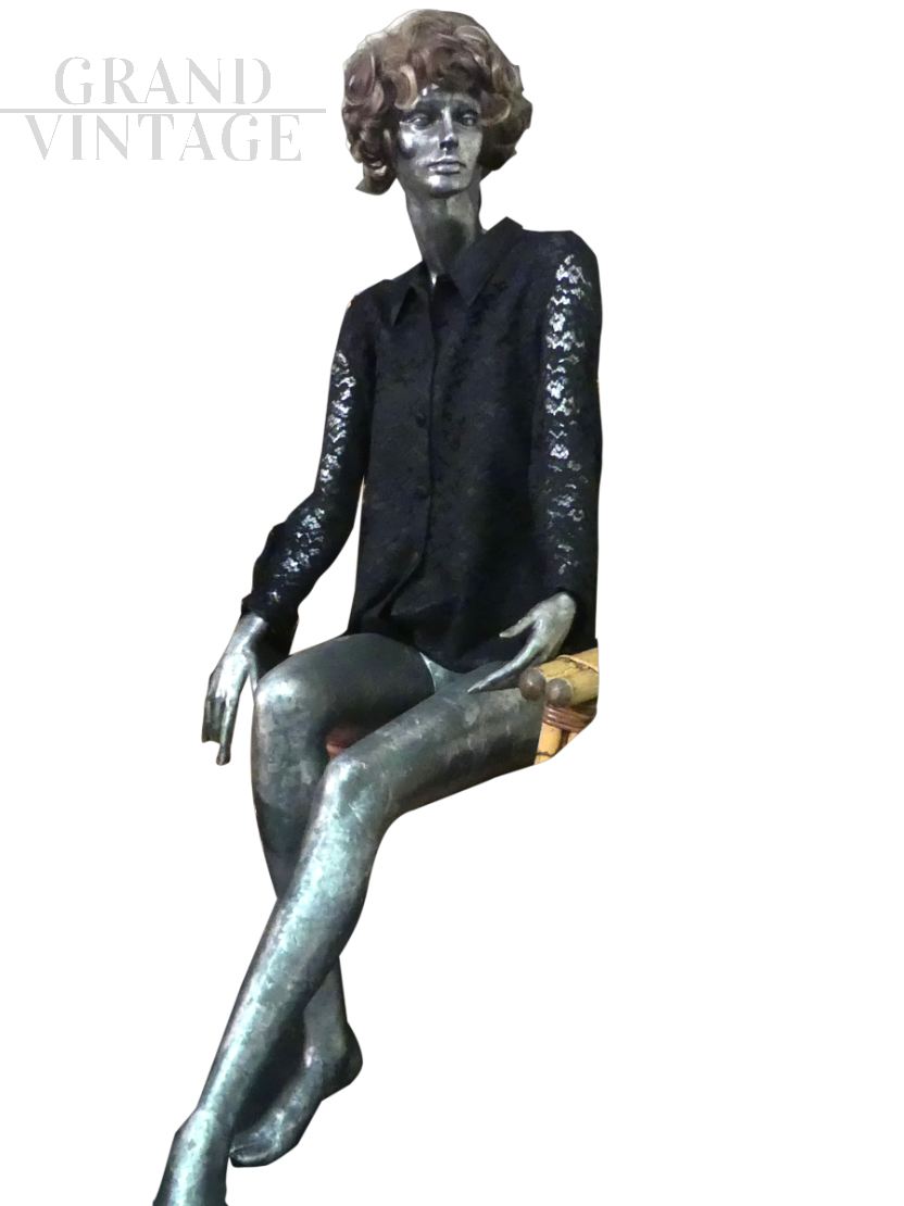 Vintage seated mannequin in silver plastic                 
                            