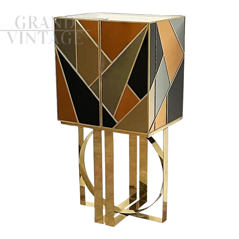 Bar cabinet with geometries of mirrors and colored glass