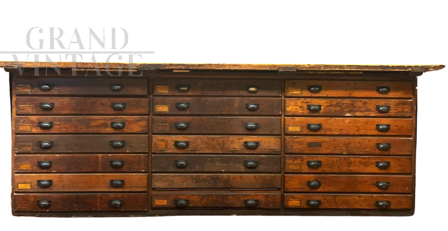 Industrial printer's counter with 20 drawers