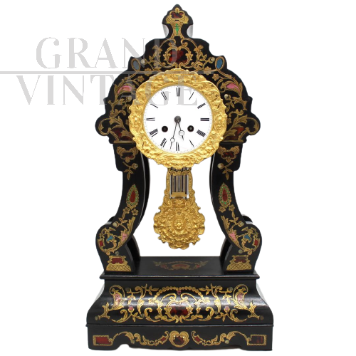 Napoleon III pendulum clock inlaid in mother of pearl, 19th century