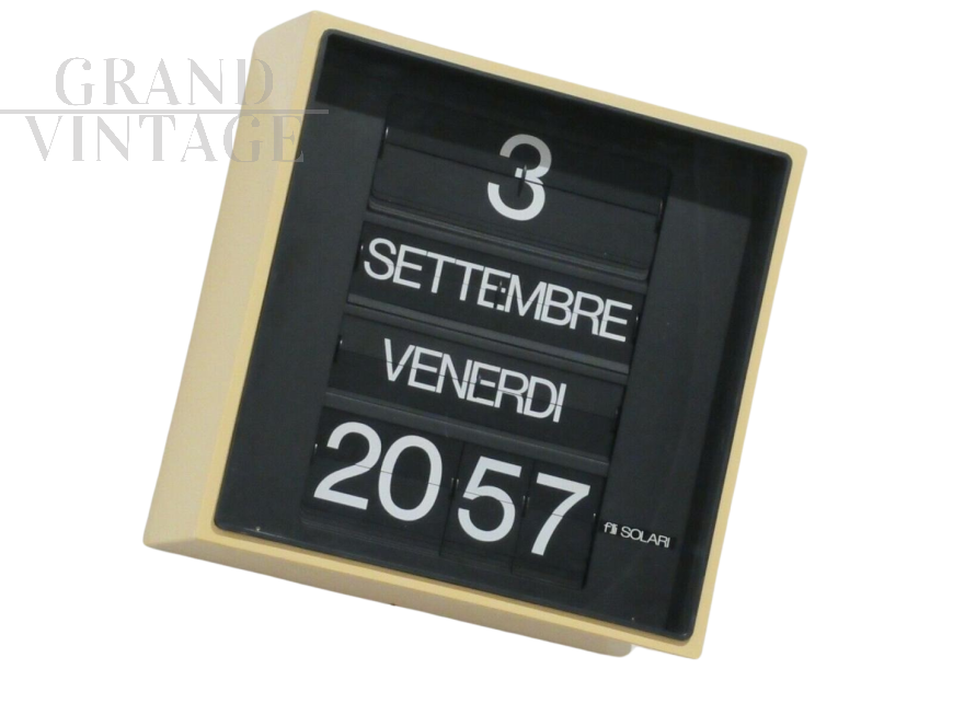 Clock with date designed by Gino Valle for Solari Udine  