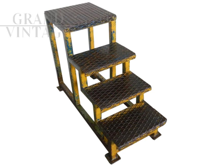 Scaletta industriale in ferro a 4 scalini                            