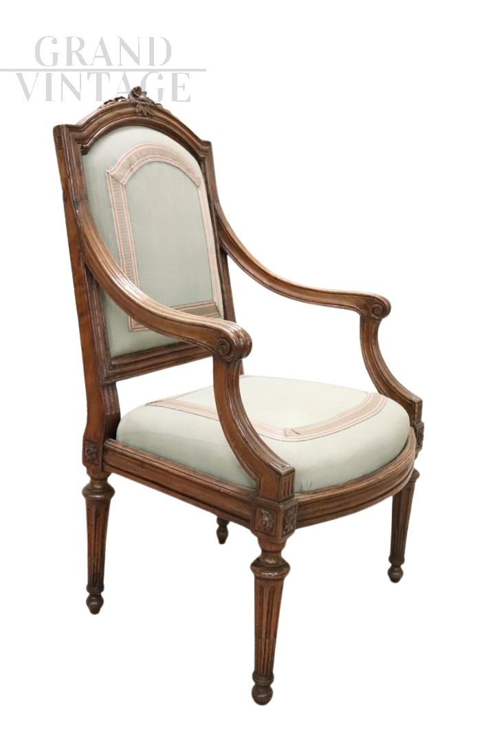 Antique Louis XVI armchair in walnut from the 18th century