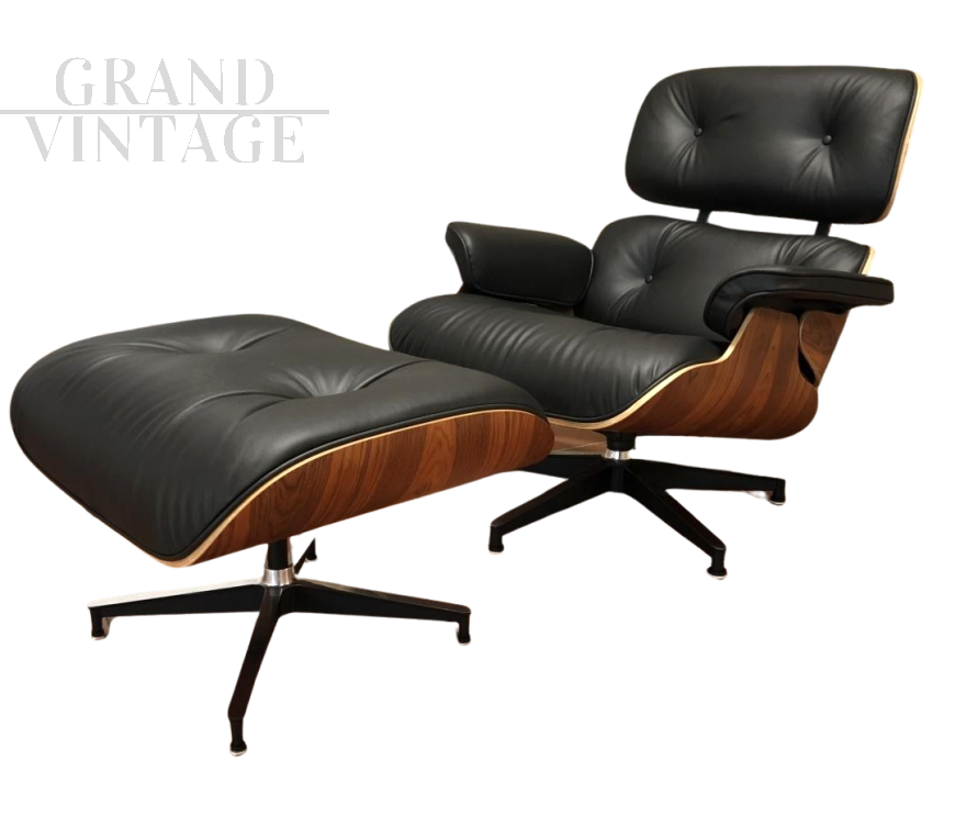 Eames lounge chair in black leather with certificate of authenticity