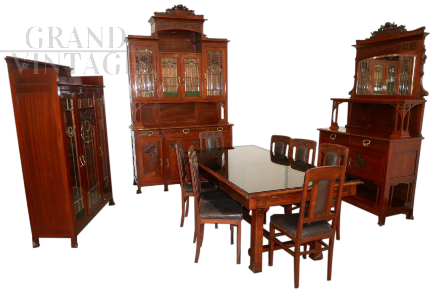 Complete Liberty dining room in mahogany from the early 1900s