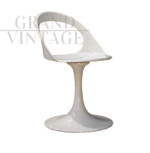 Space Age swivel chair in white plastic 