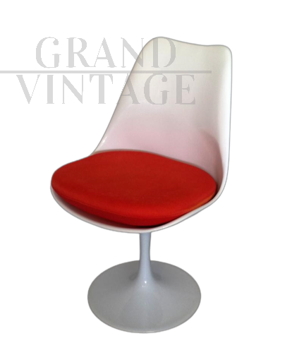 Tulip chair inspired by Saarinen design                
                            