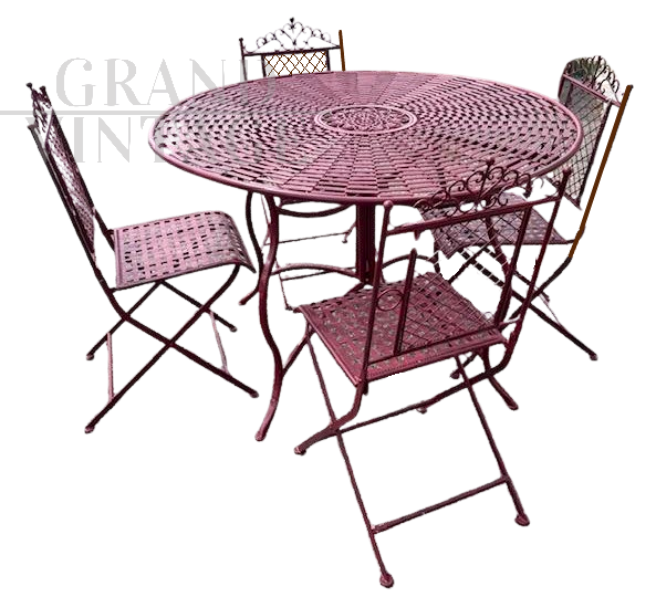 Garden set with table and 4 chairs in red lacquered wrought iron, 1970s