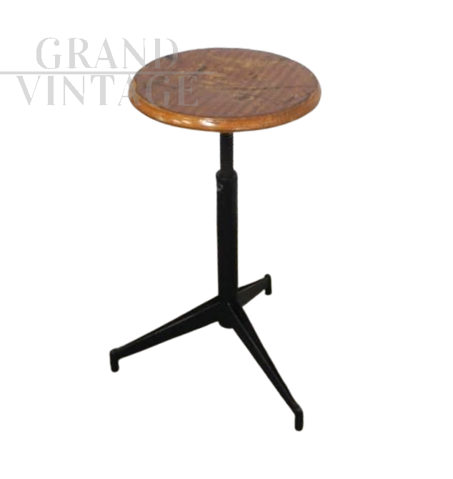 Fixed round vintage three-legged stool, 1960s