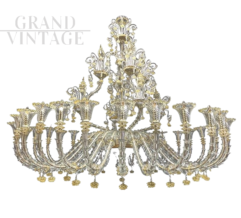 Sumptuous large chandelier in transparent, white and gold Murano glass