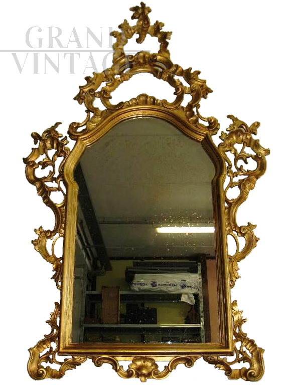 20th century carved mirror in 18th century Baroque style