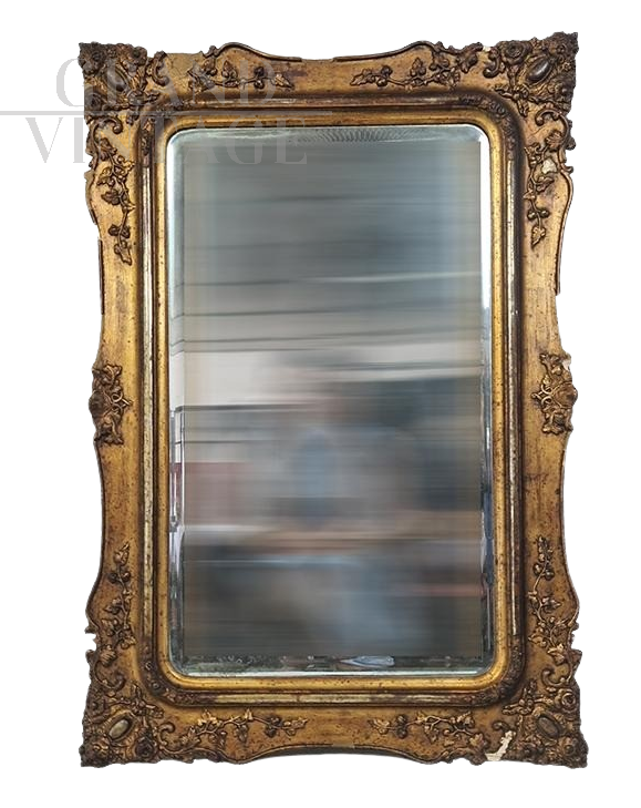 Gilded wooden mirror with floral decorations