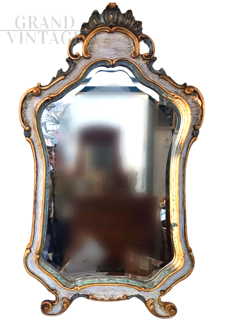 Antique Venetian mirror in gold leaf and stucco