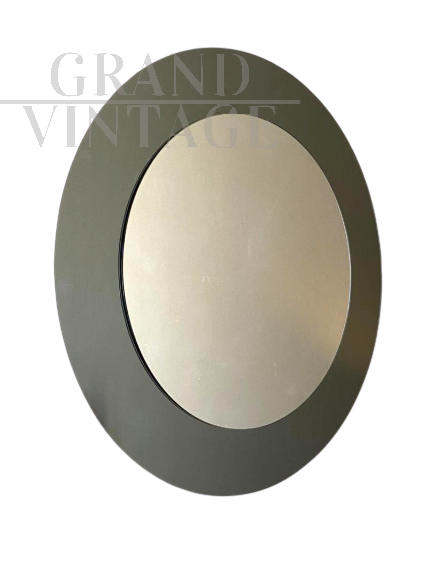 Round vintage style mirror in the shape of a porthole