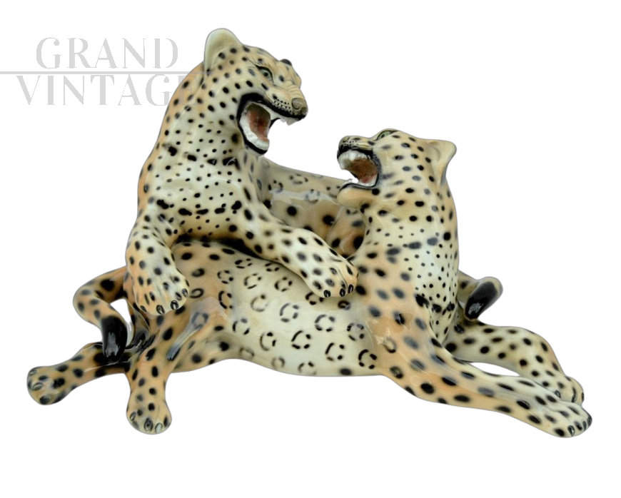 Vintage statue with a pair of leopards in glazed ceramic