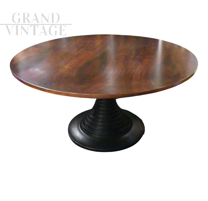 Round design table by Carlo de Carli