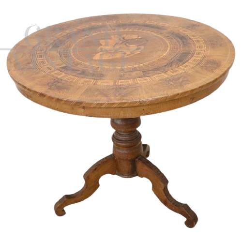Antique round table in inlaid walnut, mid 19th century                        
                            