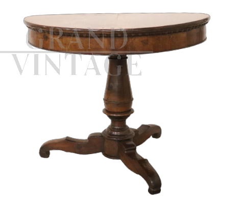 Antique round table in walnut from the first half of the 19th century