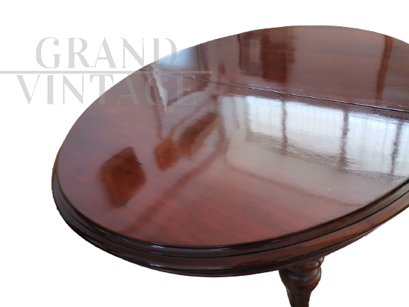 Antique English extendable mahogany table from the 19th century                            