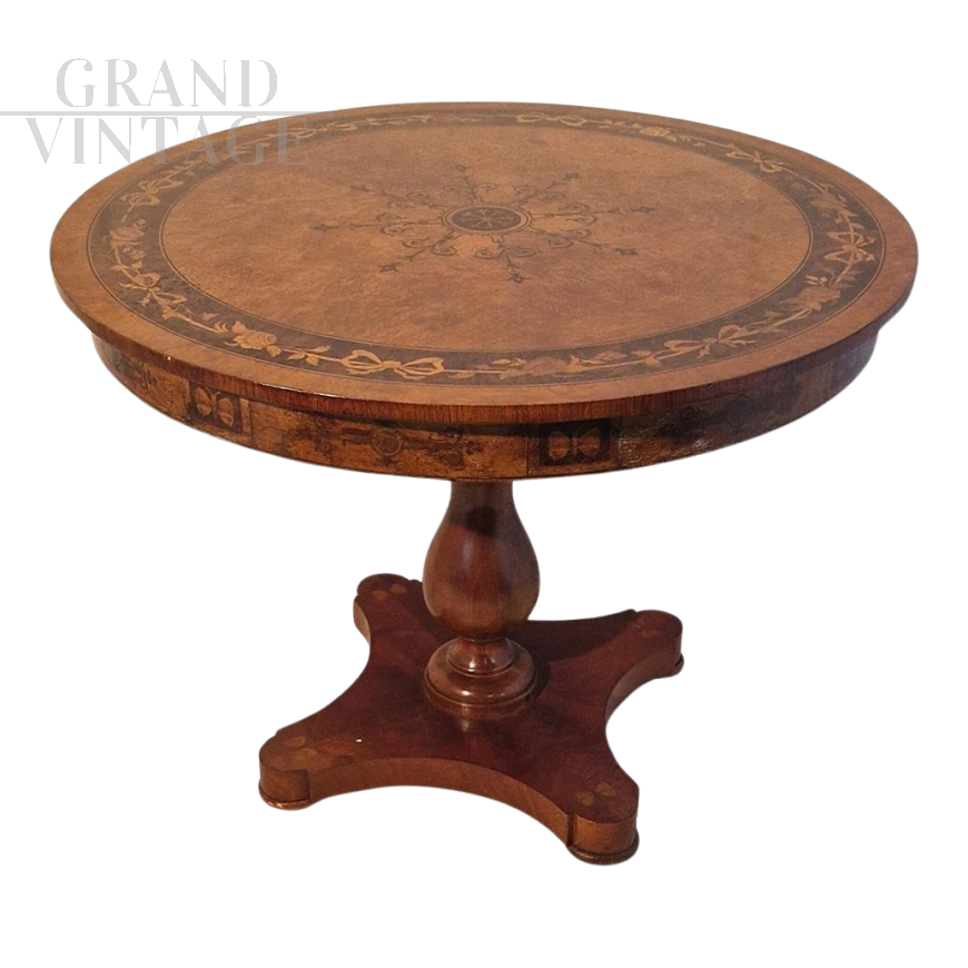 Round inlaid table in antique classic style