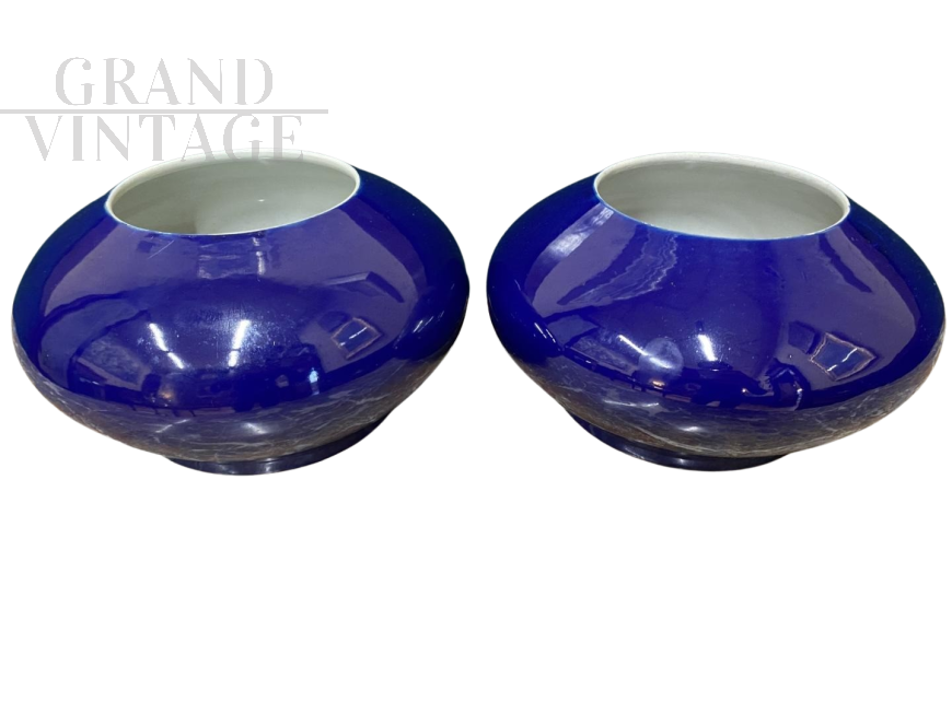 Pair of vintage Chinese cobalt blue bowl vases            
                            