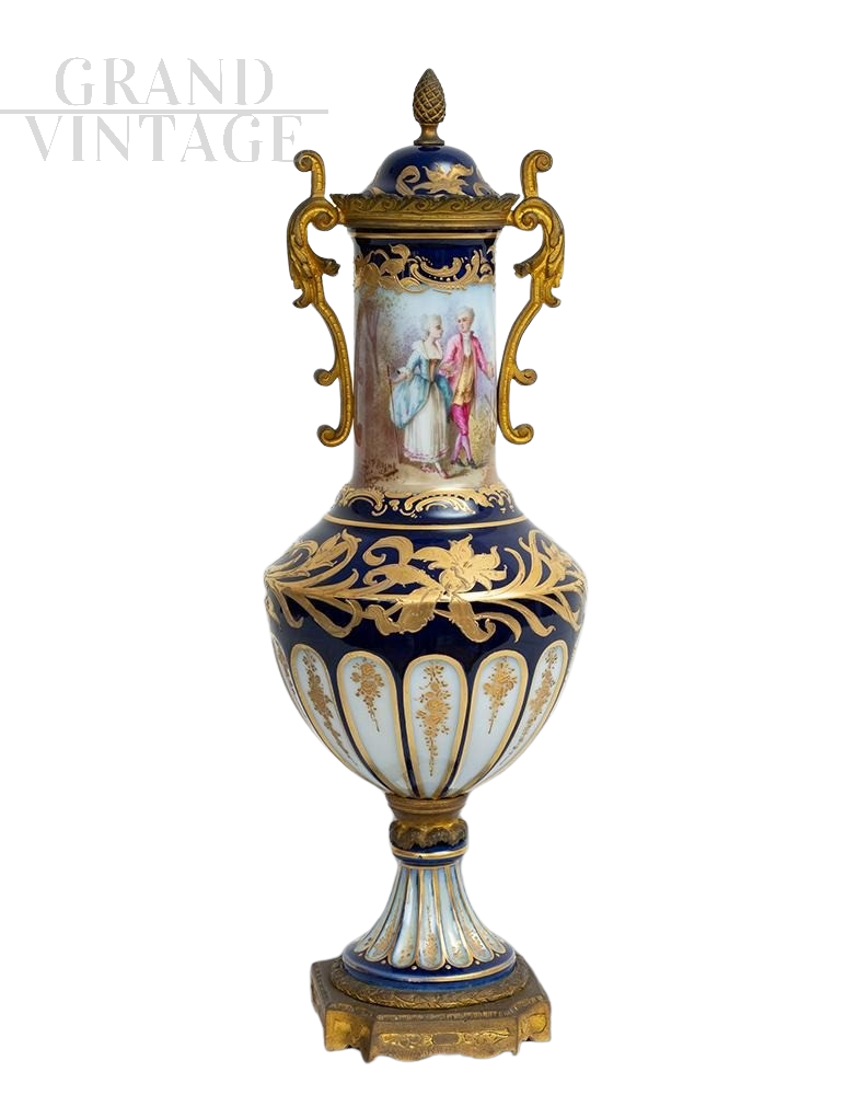 Antique French Napoleon III vase in Sèvres porcelain        