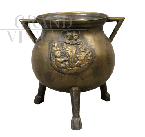 Decorated bronze vase, Italy 19th century